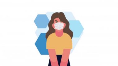 Yüz maskesi takan kadın