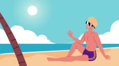 Kumsalda sarışın bir tatilci.