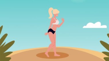 Kumsalda sarışın bir tatilci.