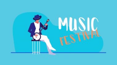 Erkek müzisyen banyo enstrümanı çalıyor