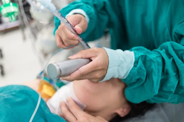 Endotrakeal tüp takın