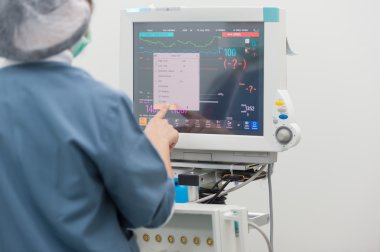 anestezi hemşiresi monitörü ayarla
