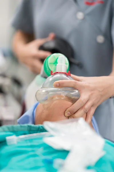 Pre oxygenation chin lift position with holding oxygen mask — Stock Photo, Image