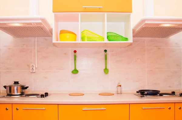 Turuncu mutfak elektrikli soba