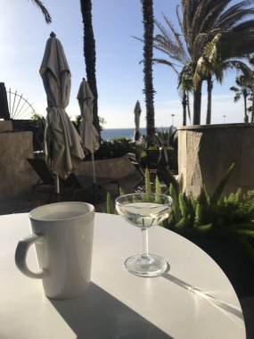 Kahveli İspanyol kışının tadını çıkarıyorum.