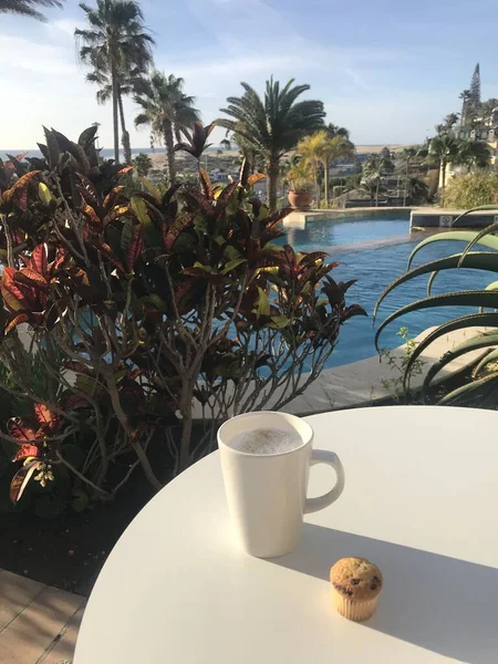 Kahveli İspanyol kışının tadını çıkarıyorum.