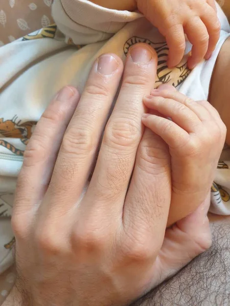 Little Hand Newborn Father Hand — Photo