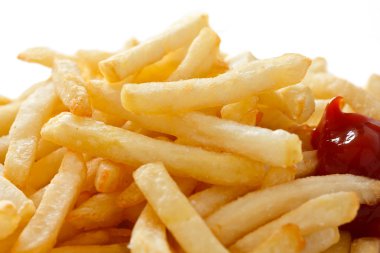 Ketçap ile çıtır çıtır patates kızartması