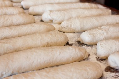 Mermer yüzeyindeki rustik ekmek