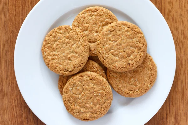 Deska Křupavé zlatý ovesné sušenky — Stock fotografie