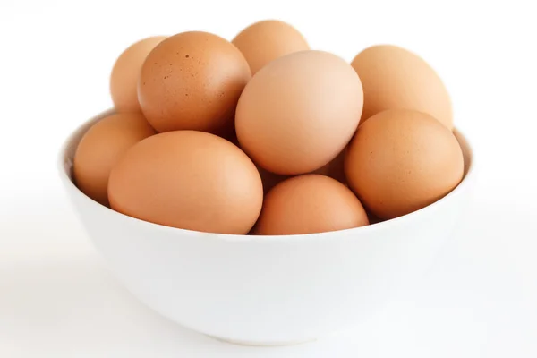 Large white bowl bowl af chicken eggs on white — Stock Photo, Image