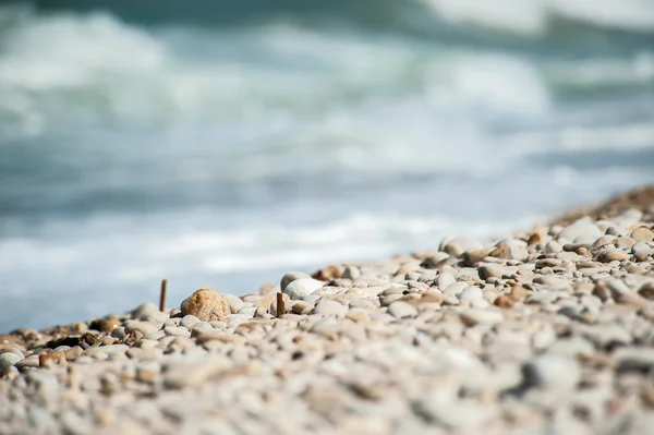 Abschöpfen auf Strandstein — Stockfoto