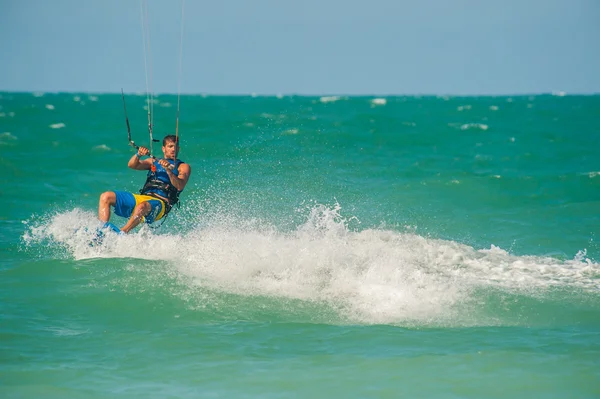 Kidesurfer beginnen die Aktion — Stockfoto