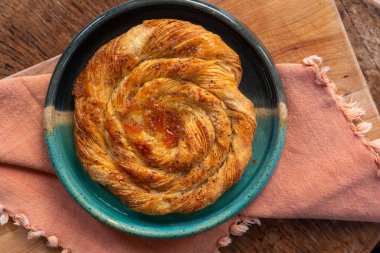 Yukardan gelen meyveli çörekler