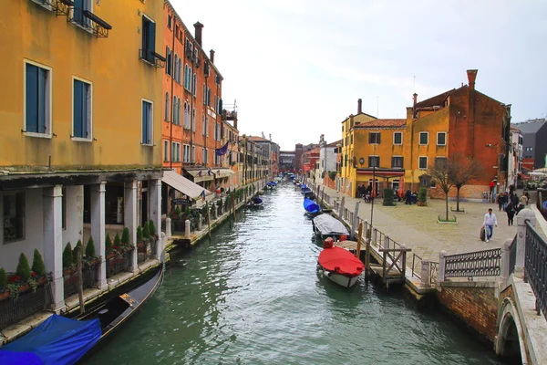 Venedik canal ve tekne