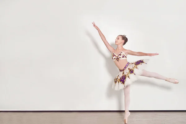Young Ballerina Performs Ballet Exercises Studio White Background — Fotografia de Stock