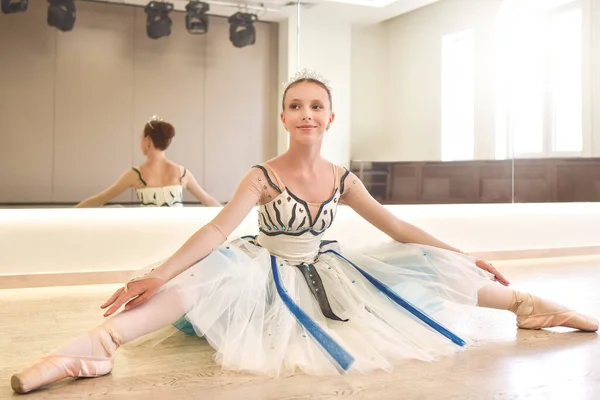 Young Ballerina Practicing Ballet Poses Sitting Mirror Dance Studio — ストック写真