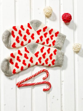 Yeni yıl düz yerleşim düzeni. Örgü çorap ve desenli