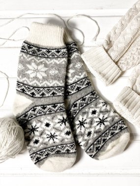 Yeni yıl düz yerleşim düzeni. Örgü çorap ve desenli