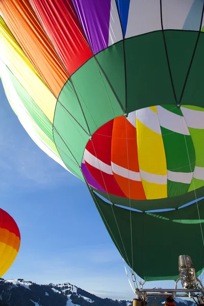 Chateau doex, Schweiz, 3 februari: hot-air ballonger — Stockfoto