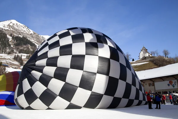 CHATEAU DOEX, SWITZERLAND, FEBRUARY 3: Hot-air balloons — Stock Photo, Image