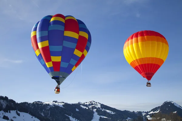 シャトー doex スイス連邦共和国、2 月 3 日: 熱気球 — ストック写真