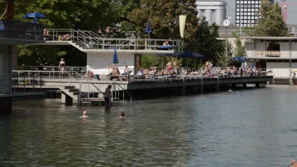 Curych Švýcarsko Září 2021 Flussbad Oberer Letten Limmat Pozdním Létě — Stock video