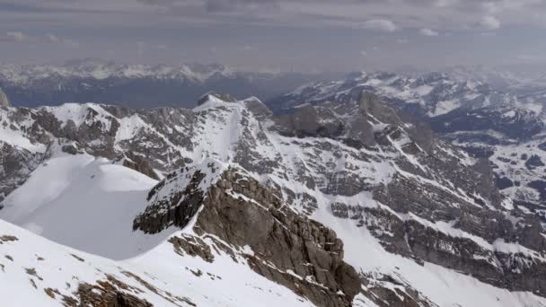 Wide Mountain Landscape Snow Filmed Sntis Area Ravens Flying Mountains — Stockvideo
