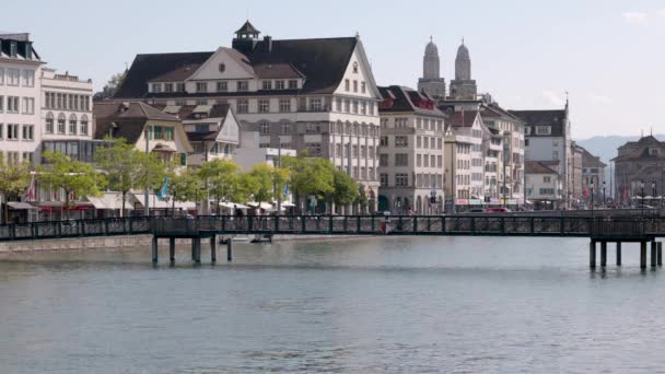 Zurich Switzerland Mhlesteg Bridge 2021 Passenger Ship Sailing Limmat River — Wideo stockowe