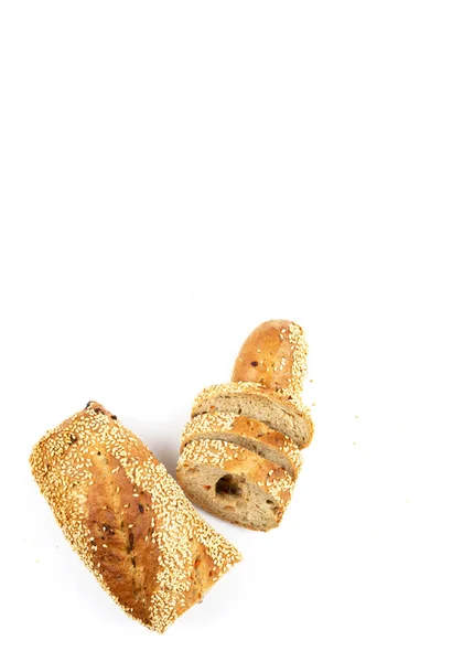 Kopírujte prostorový dietní chléb se lněnými semínky, sezamovými semínky a zeleninou. Bezlepkový chléb. Zdravé jídlo, výborná snídaně, organický produkt. Produkt z nízkokalorické mouky. Svislý nápis — Stock fotografie