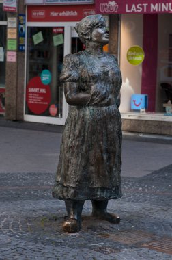 WUPPERTAL, GERMANY,  JULI 17, 2022:  This bronze sculpture has been created by artist Ulle Hees The sculpture depicts Mina Knallenfalls, a fictitious character from the one of the works author Otto Hausmann
