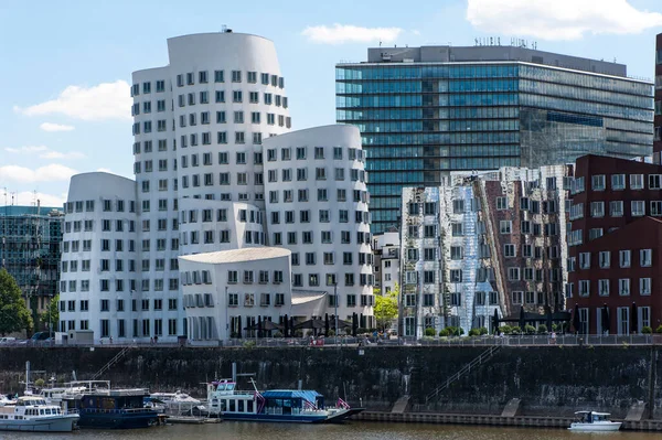 DSSELDORF, GERMANY, JUlI 02, 2022: MedienHafen (Medya Limanı), başta medya ve iletişim, moda ve mimari alanlarından olmak üzere çok sayıda şirkete ev sahipliği yapmaktadır..