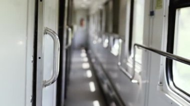 Trenin içindeki modern ışık rengi boş tren. Hızlı tren.