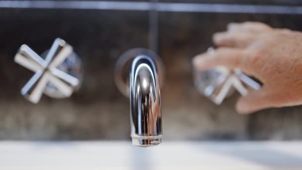 Clean water flowing from open tap. Open faucet in bathroom, water is running — Stock Video