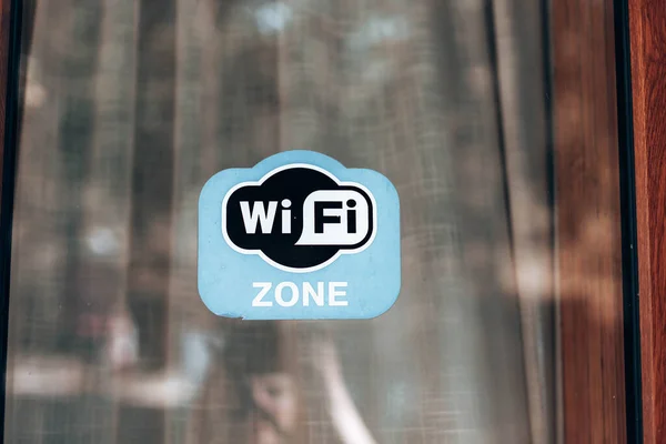 Zdarma Wifi Podepsat Ikonu Obchodě Okny Nebo Hotel Internetová Služba — Stock fotografie