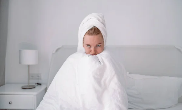 Displeased Young Blonde Girl Sitting Wrapped Warm Blanket Bed Unhappy — Stock Photo, Image