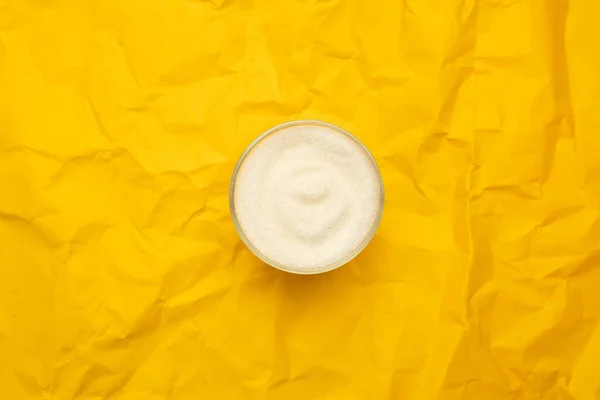 Suiker Glazen Schaal Een Gele Achtergrond Diabetes Ongezond Dieet Concept — Stockfoto