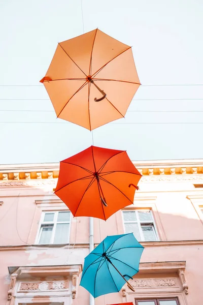 Sárga Piros Kék Piros Színű Esernyők Hátterében Színes Esernyők Mint — Stock Fotó