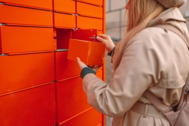 Otomatiğe bağlı bir paket yolluyorum, paketle birlikte, paketle birlikte, paketle birlikte. Nakliye aracı. Hızlı teslimat..