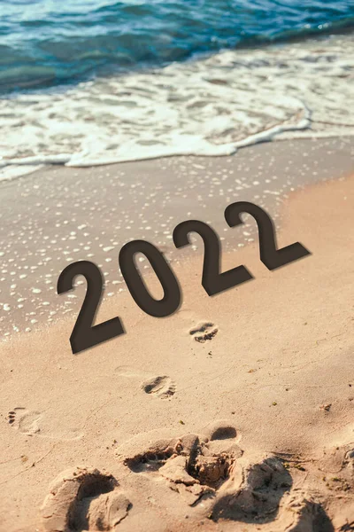 2022 Wedelt Auf Sand Eine Handgezeichnete Inschrift Den Sand Silvesterreisen — Stockfoto