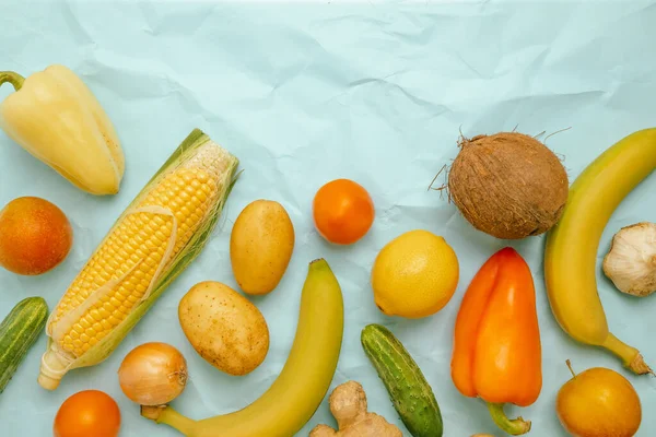 Vários Vegetais Frescos Saudáveis Frutas Nozes Fundo Azul Alimentos Dietéticos — Fotografia de Stock