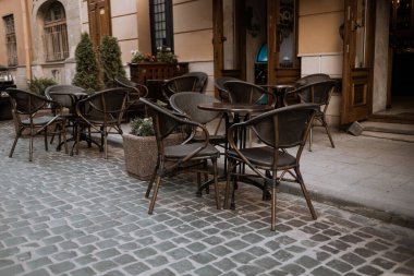 Lviv, Ukrayna Avrupa'nın şehir merkezinde açık kafe boş tabloları