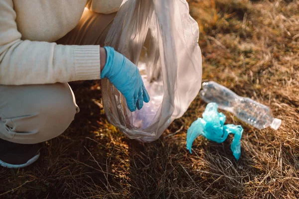 Earth Day Female Activist Hand Puts Plastic Trash Garbage Bag — Fotografia de Stock