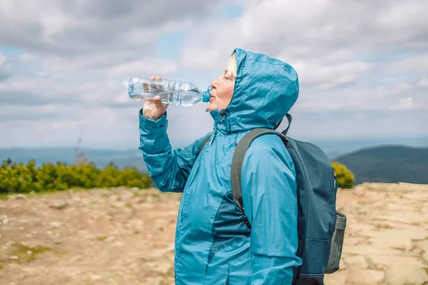 Elderly 50S Woman Drinking Water Bottle Peak Mountain — Stock Photo, Image