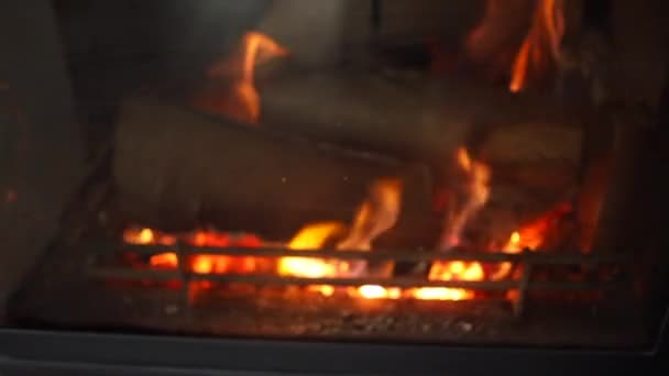 暖炉の炎のクローズアップショット — ストック動画