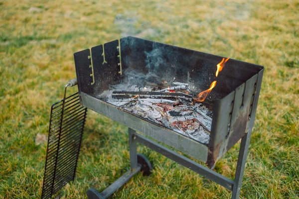 Grill Flamme Heiß Brennenden Grill Freien Kochen Von Essen Grill — Stockfoto