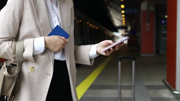 Travel Woman Using Smartphone Train Station Young Caucasian Traveler Checking — Vídeos de Stock