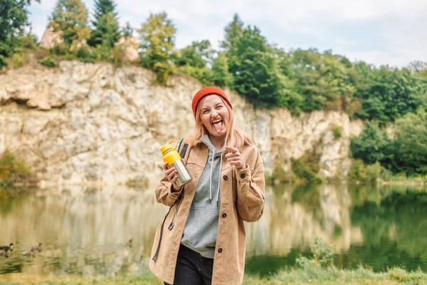 Smiling Positive Blonde Woman Stylish Clothes Holding Thermos Looking Camera — Stok fotoğraf