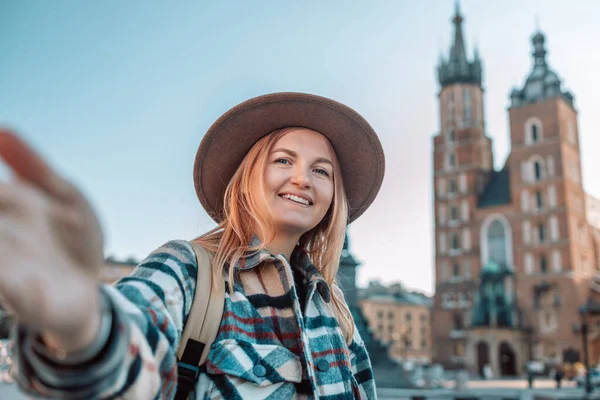 Primer Plano Selfie Retrato Estudiante Chica Atractiva Sombrero Estilo Con — Foto de Stock