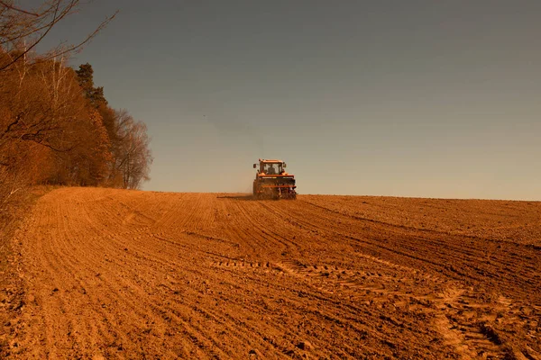 Agriculteur Tracteur Préparant Des Terres Agricoles Avec Lit Semence Pour — Photo